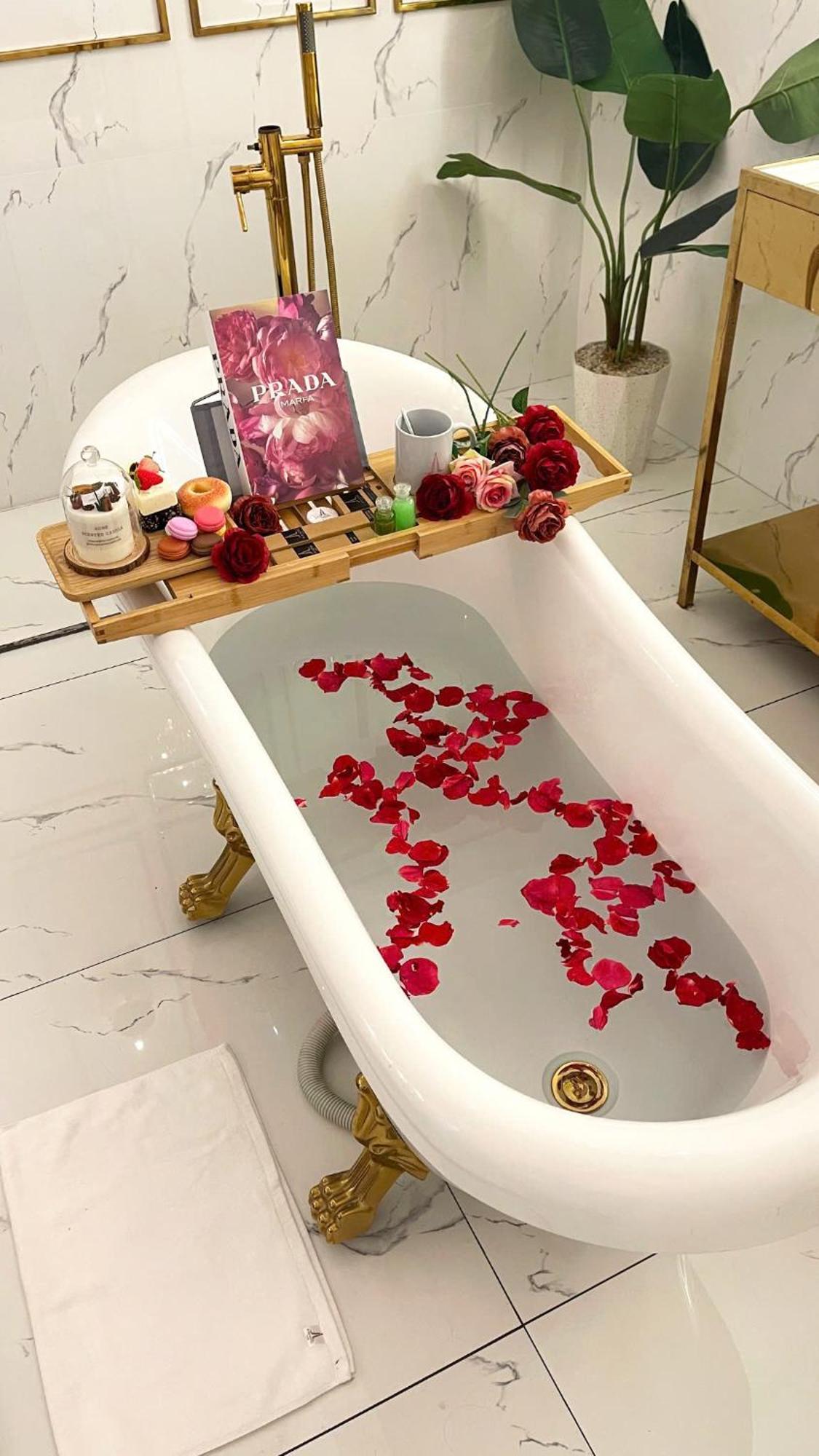 Отель A In Glamour 2*